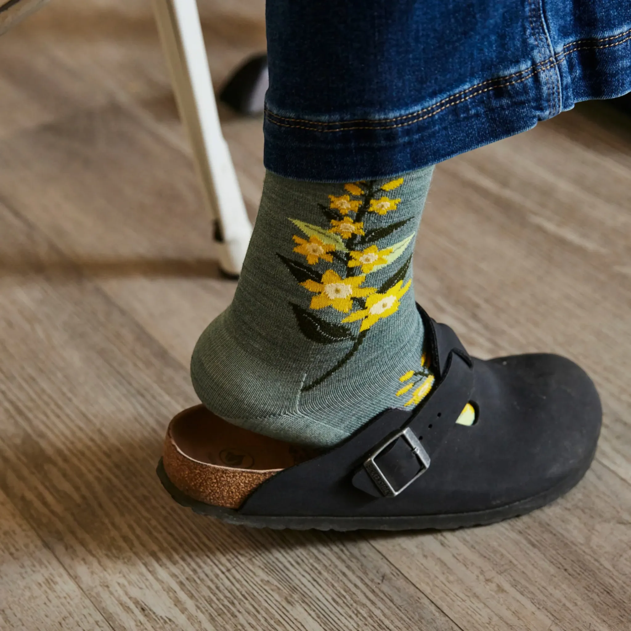 Darn Tough Women's Blossom Crew Lightweight Lifestyle Socks