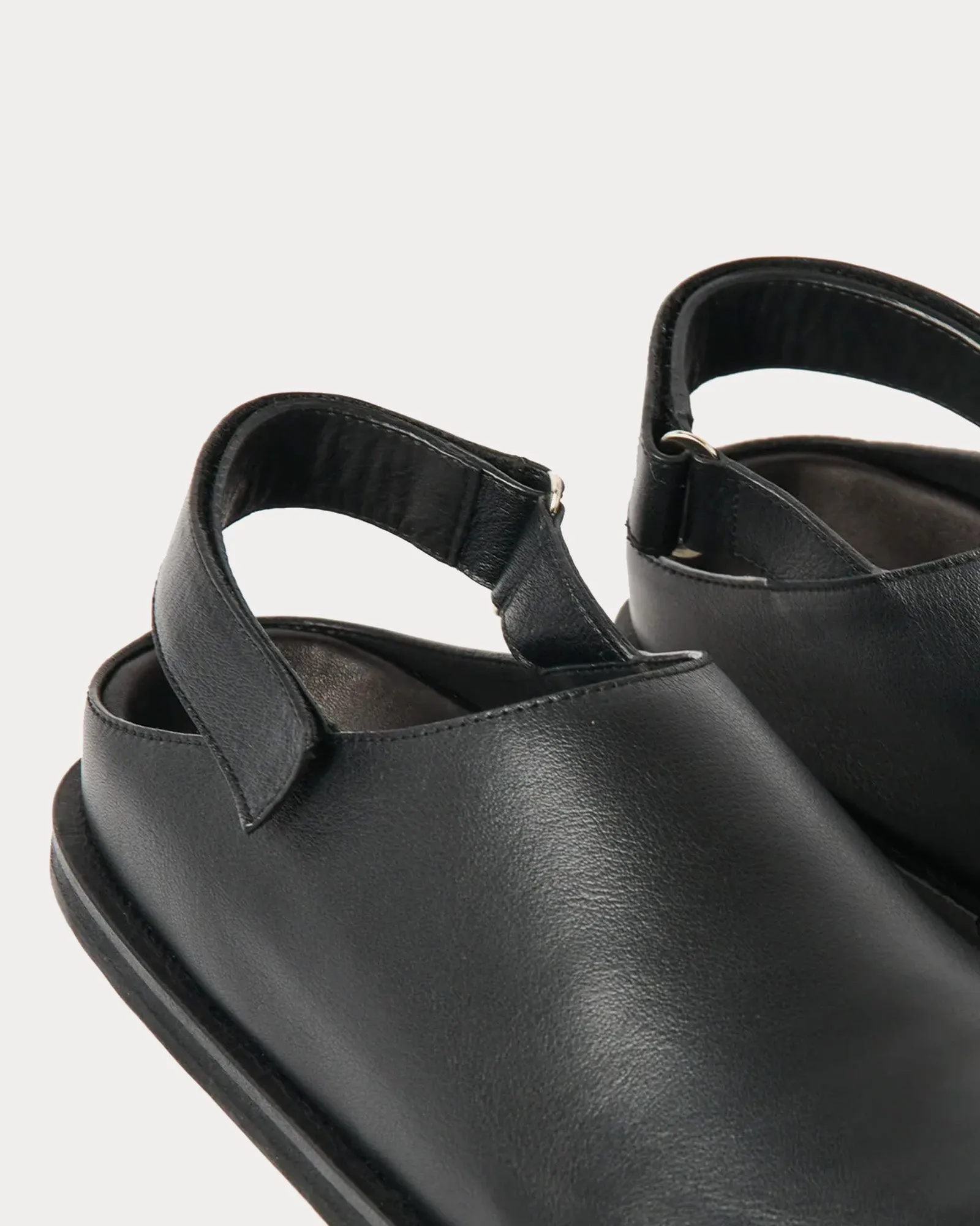 Hardning Leather Black Clogs