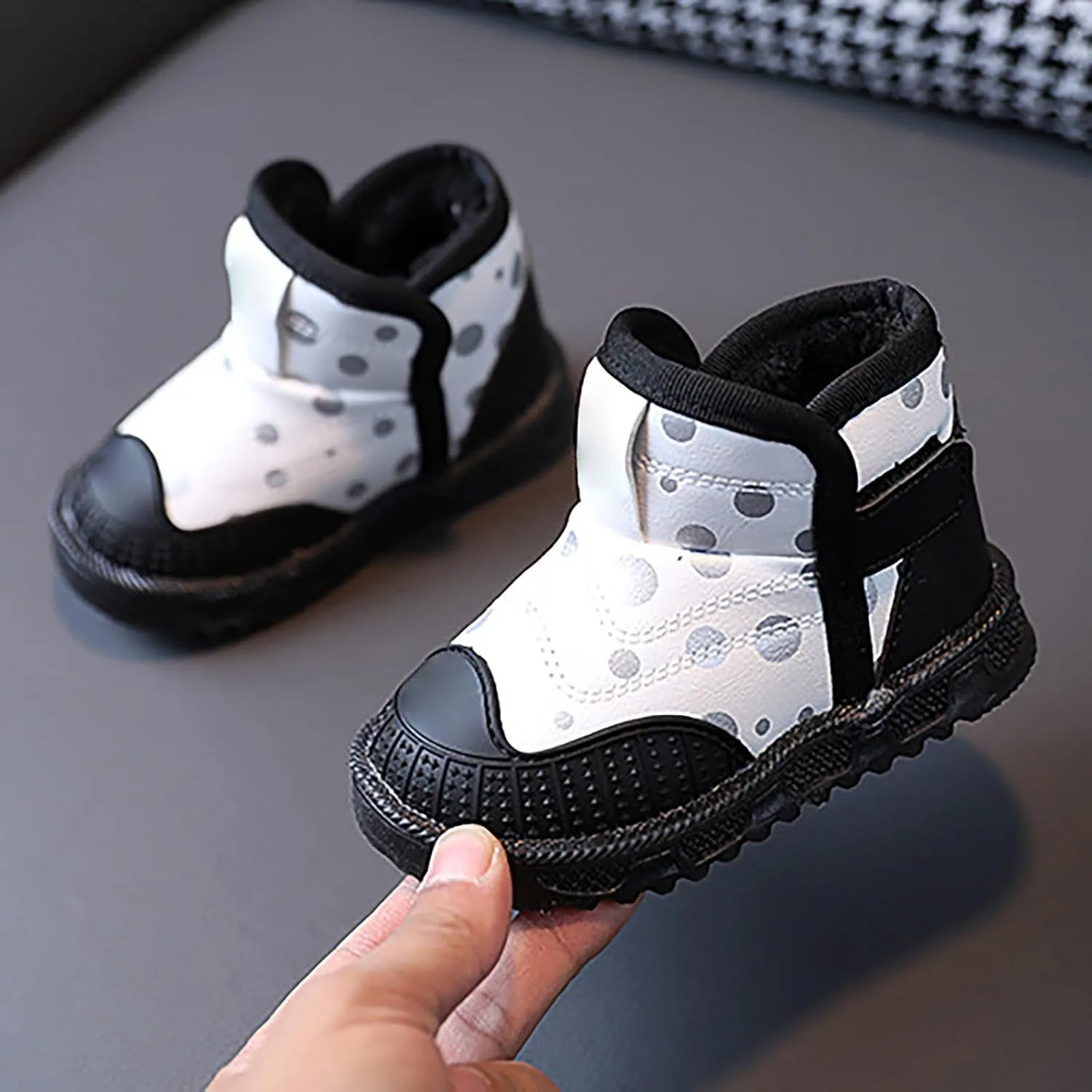 Infant Boys Girls High Top Luminous Sneakers Fleece Plush Thicken Soft Lightweight Light Up Athletic Shoes for Kids