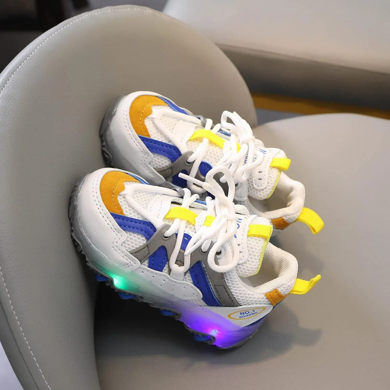Kids Light Up Shoes Boys Girls Breathable Fashion Flashing Sneaker Athletic Running Shoe Toddler First Walking Sneaker