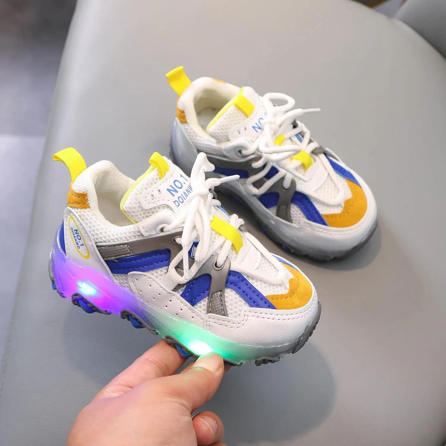 Kids Light Up Shoes Boys Girls Breathable Fashion Flashing Sneaker Athletic Running Shoe Toddler First Walking Sneaker