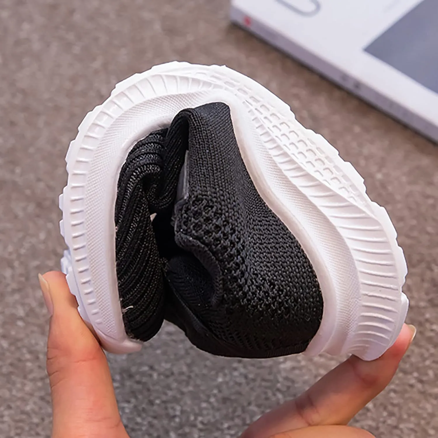 Kids Lightweight Running Shoes Breathable Elastic Adjustable Strap Soft Sole Anti Slip Tennis Shoes for Toddler