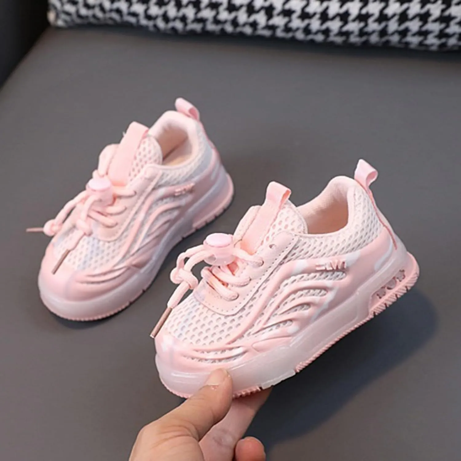 Kids Toddler Light Up Flashing Shoes Girls Boys Lightweight Mesh Breathable Flat Glowing First Walking Sneaker