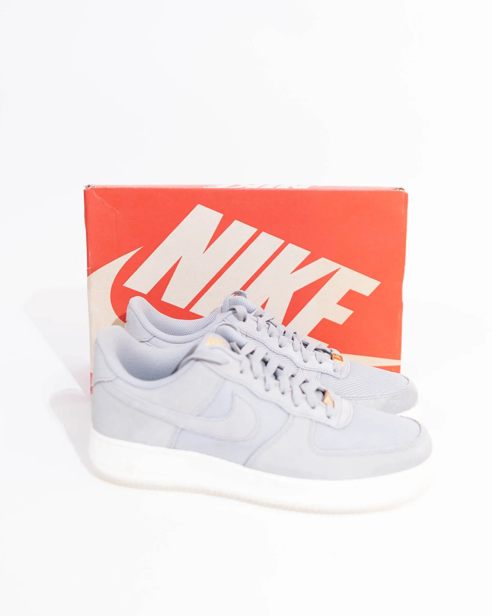 Nike Air Force 1 '07 LV8 Light Smoke Grey/Metallic