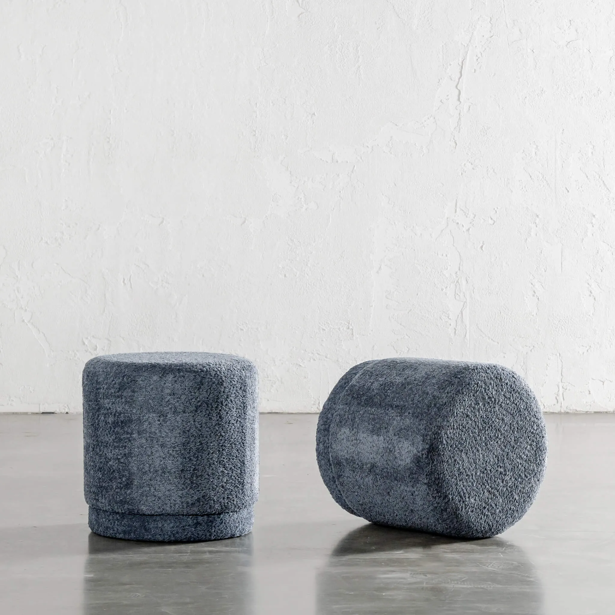 SEVILLA ORGANIC ROUND OTTOMAN  |  REEF NAVY BOUCLE