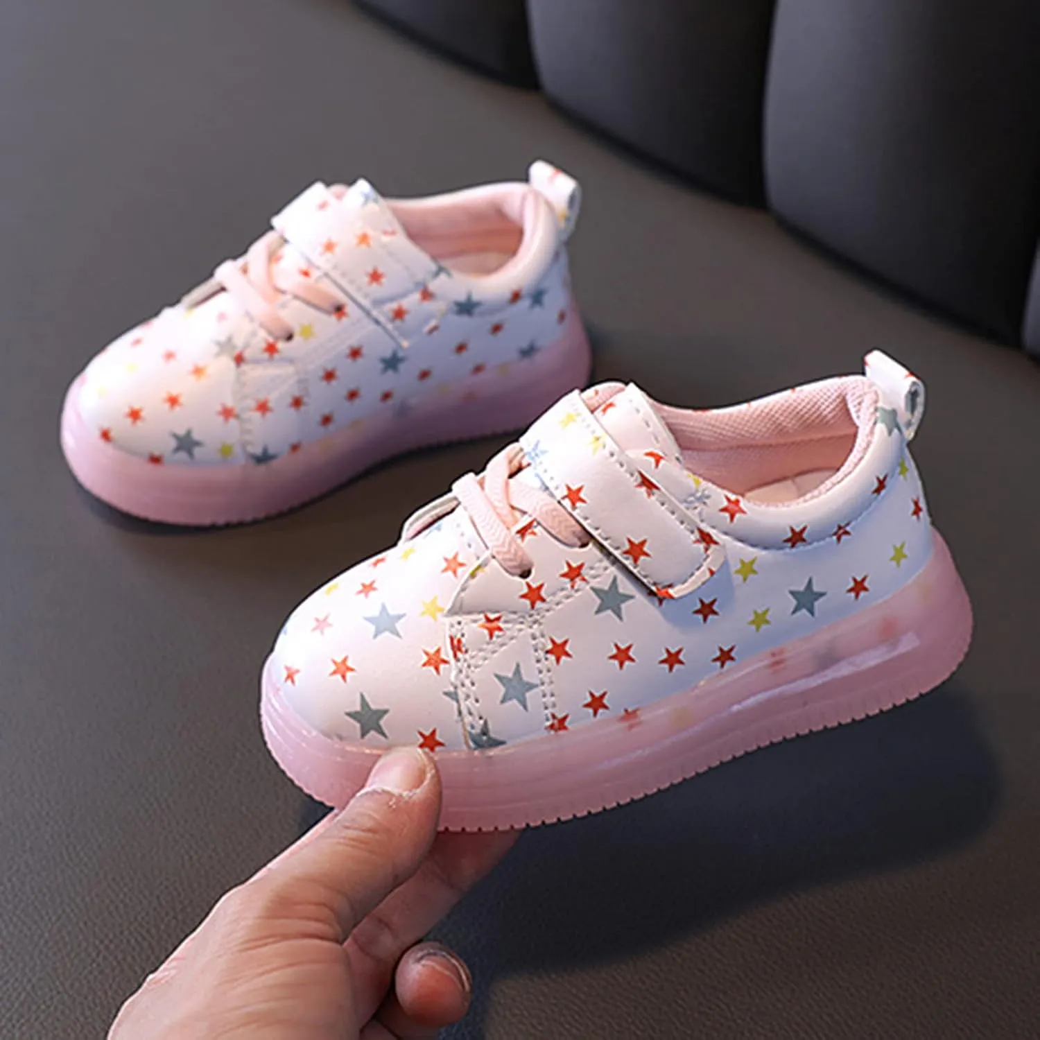 Toddler Girls Light Up Shoes, Kids Lightweight Breathable Soft Anti-Slip Flashing Sport Sneakers with Star Pattern
