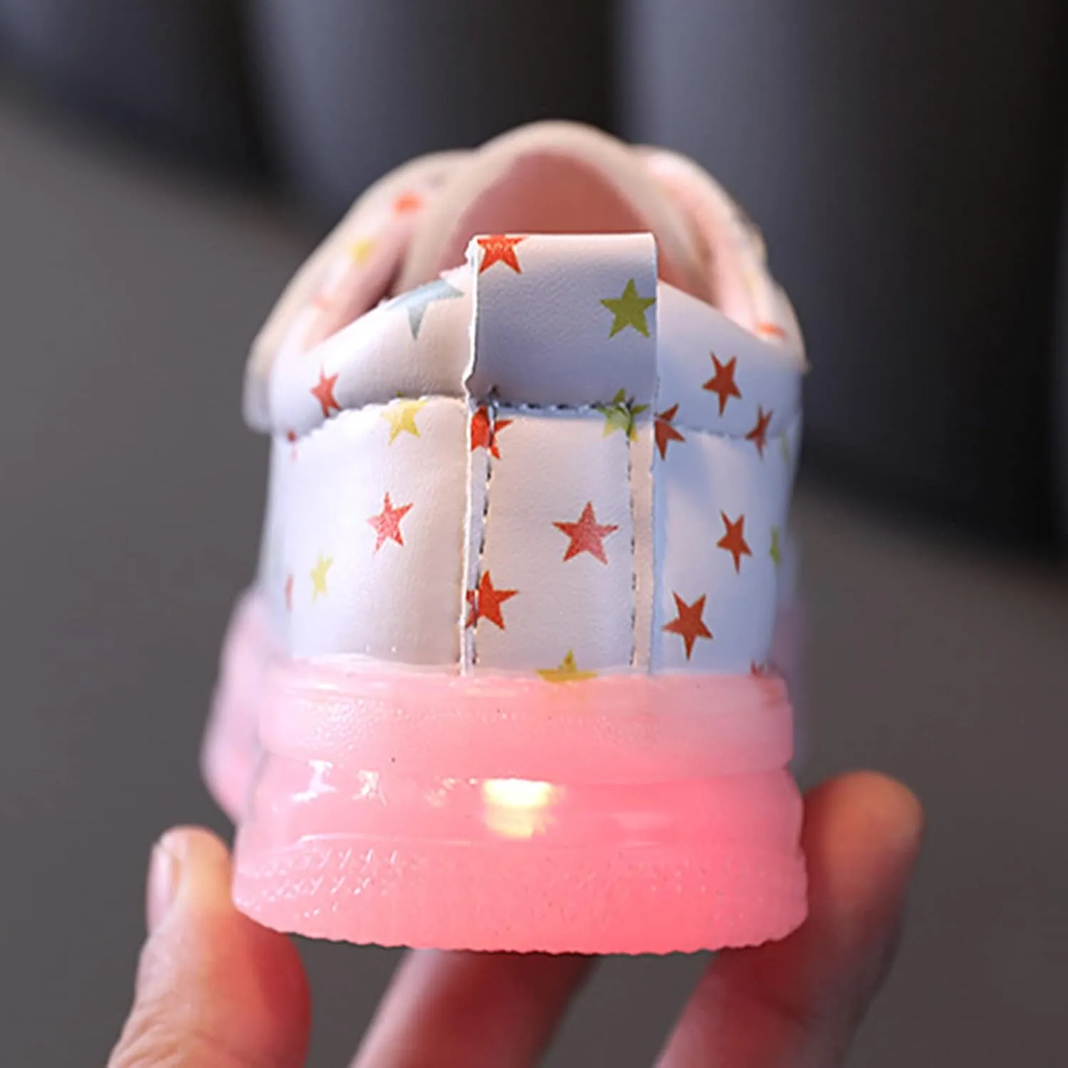 Toddler Girls Light Up Shoes, Kids Lightweight Breathable Soft Anti-Slip Flashing Sport Sneakers with Star Pattern